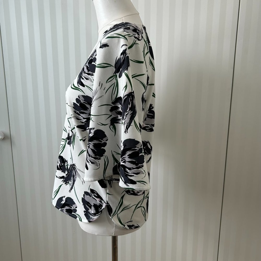 Ann Taylor White with black/grey/green flowers blouse Size S - Picture 3 of 8